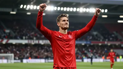 Excelsior Rotterdam behaalde een overtuigende 3-0 uitzege op Willem II, met doelpunten van David Garden, Rick Meissen en...