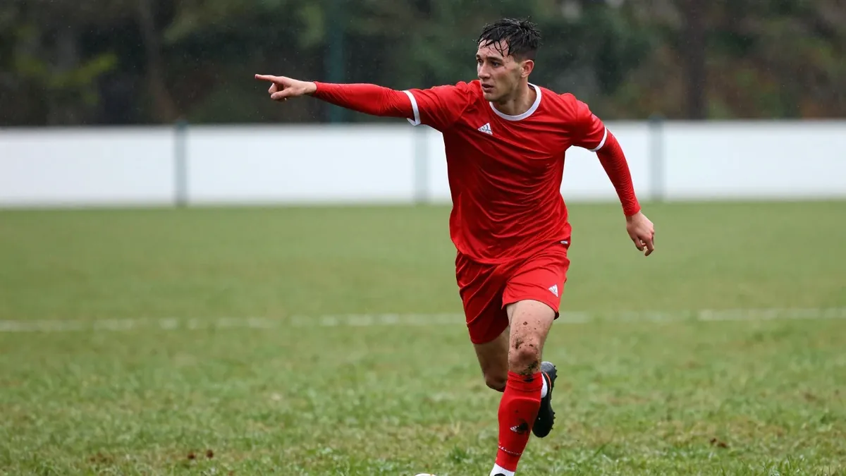 De 28-jarige aanvoerder van Excelsior Maassluis beëindigt zijn carrière in het topamateurvoetbal en speelt zijn laatste...