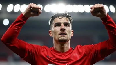 Excelsior Rotterdam behaalde een cruciale overwinning op stadsgenoot Sparta door in de slotfase te scoren, een resultaat...